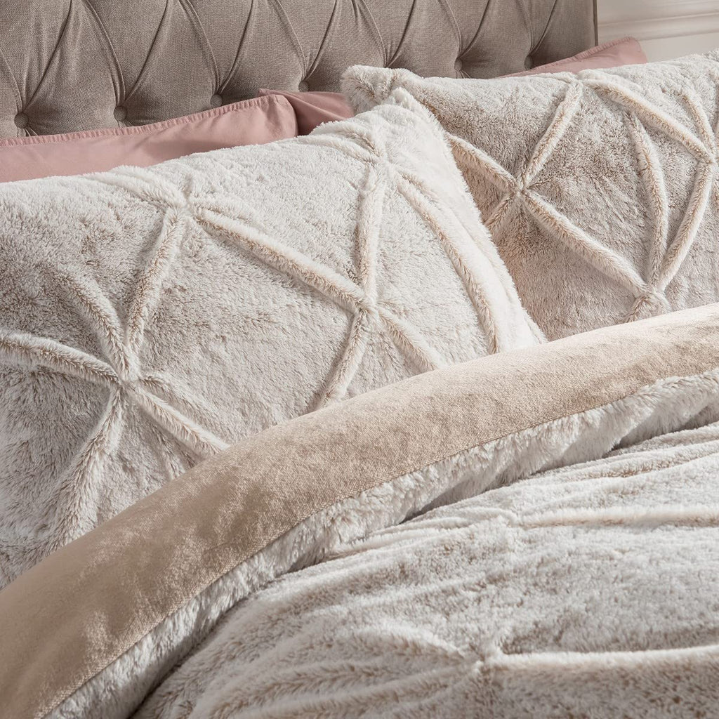 Ruched Diamond Faux Fur Fleece Thermal Warm Cosy Super Soft Duvet Cover Quilt Bedding Set with Pillow Cases - King (220 Cm X 230 Cm) - Natural