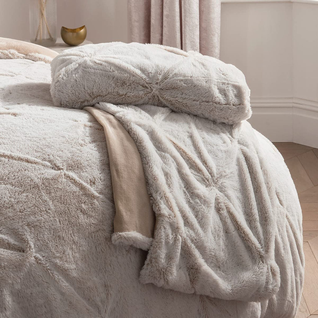 Ruched Diamond Faux Fur Fleece Thermal Warm Cosy Super Soft Duvet Cover Quilt Bedding Set with Pillow Cases - King (220 Cm X 230 Cm) - Natural