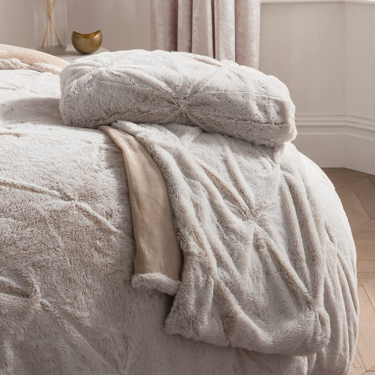 Ruched Diamond Faux Fur Fleece Thermal Warm Cosy Super Soft Duvet Cover Quilt Bedding Set with Pillow Cases - King (220 Cm X 230 Cm) - Natural